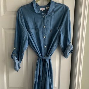 Levi’s Button Down Tunic w Belt